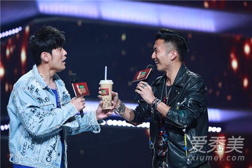 谢霆锋送周杰伦奶茶是怎么回事 谢霆锋为什么送周杰伦奶茶