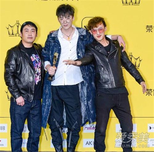 摩登兄弟宁哥结婚照是怎么回事 摩登兄弟宁哥女朋友是谁