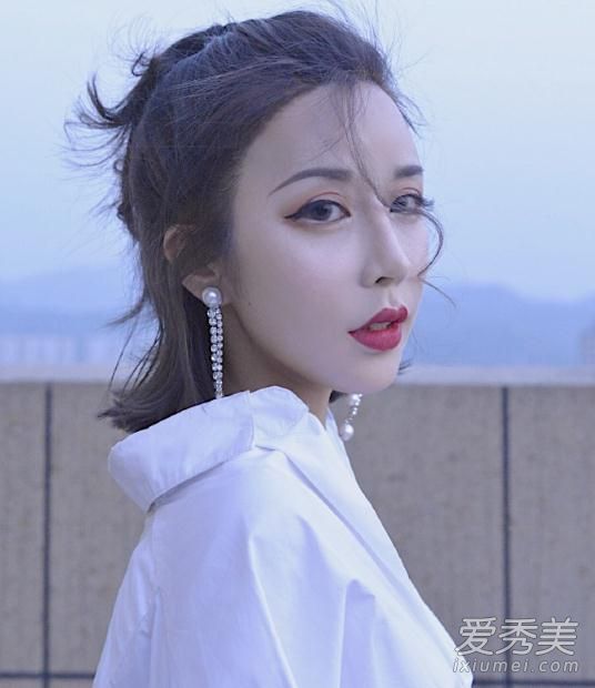 胡一天夜会门女主是谁 邶也邶个人资料微博照片介绍