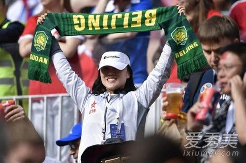 球迷陈奕迅吴秀波是怎么回事 陈奕迅吴秀波在哪里看球