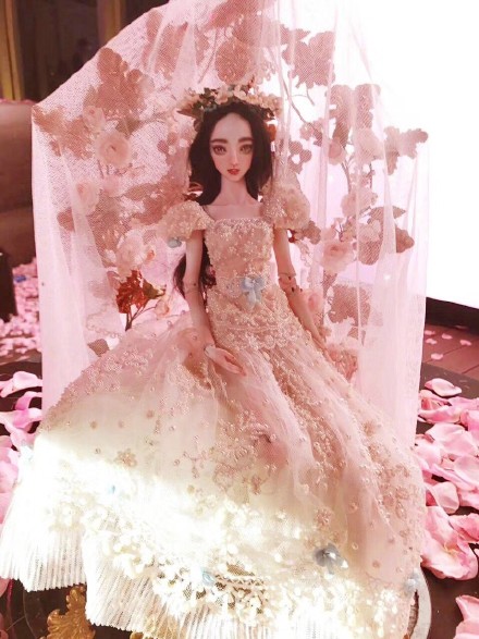 李晨为范冰冰定制的公主新娘娃娃多少钱?