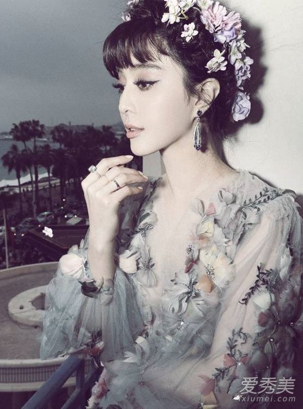 李晨送范冰冰的娃娃为什么要花200万 新婚娃娃有什么寓意