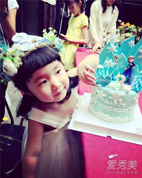 张亮晒3岁女儿是什么样子 张亮晒3岁女儿照片曝光