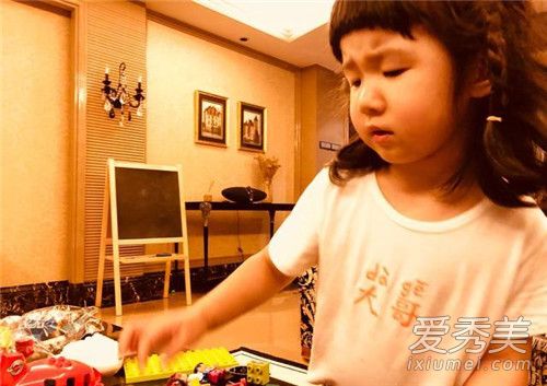 张亮晒3岁女儿是什么样子 张亮晒3岁女儿照片曝光