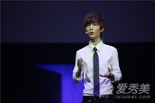 郭敬明生日自拍是怎么回事 郭敬明生日自拍是什么样子图片