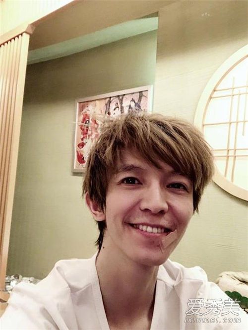 郭敬明生日自拍是怎么回事 郭敬明生日自拍是什么样子图片