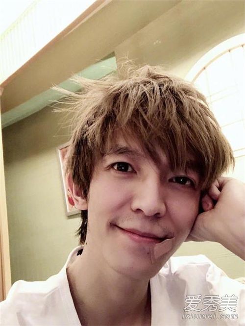 郭敬明生日自拍是怎么回事 郭敬明生日自拍是什么样子图片