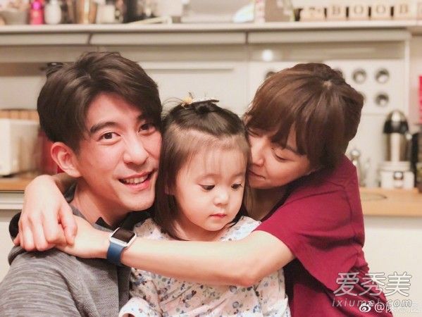 陈意涵搂修杰楷合照 网友：贾静雯不吃醋吗？