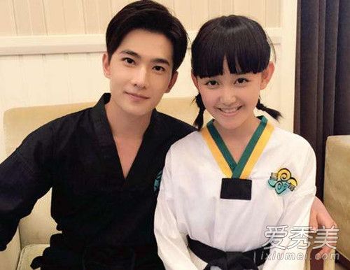 王俊凯和蒋依依什么关系 王俊凯女朋友是蒋依依还是李佳宁