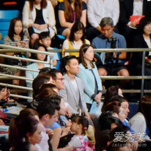 刘德华现身女儿幼儿园毕业礼 秒变女儿粉丝超兴奋