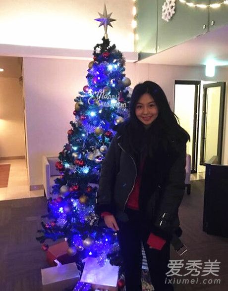 邱淑贞15岁女儿照片曝光 甜美可人