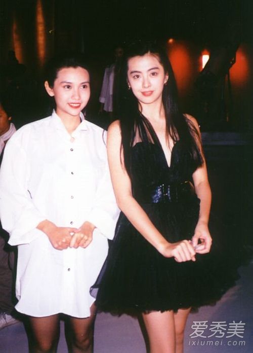 王祖贤邱淑贞昔日合影曝光 清纯迷人美如画