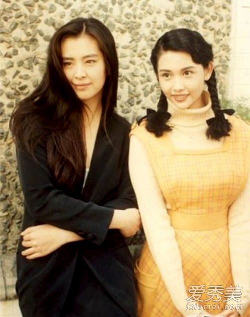 王祖贤邱淑贞昔日合影曝光 清纯迷人美如画