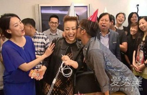 谢霆锋晒与鹅自拍是怎么回事 谢霆锋容祖儿什么关系