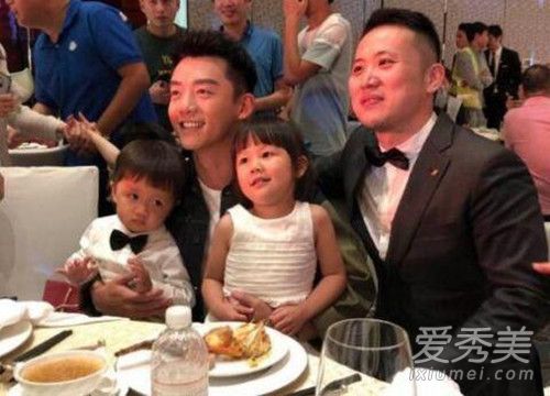 郑恺参加同学婚礼是怎么回事 郑恺参加同学婚礼照片曝光