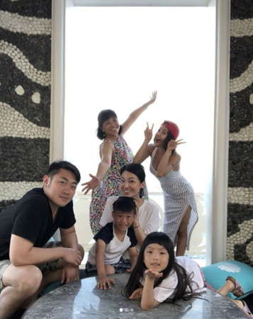 蔡依林家人合照是怎么回事 蔡依林家人合照是什么样子照片