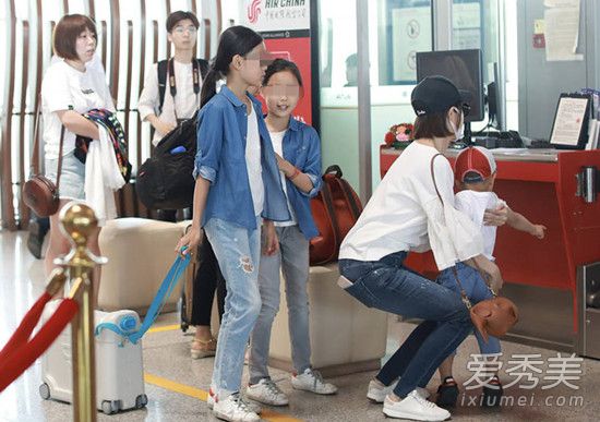 佟大为一家五口现身是怎么回事 佟大为小儿子长什么样