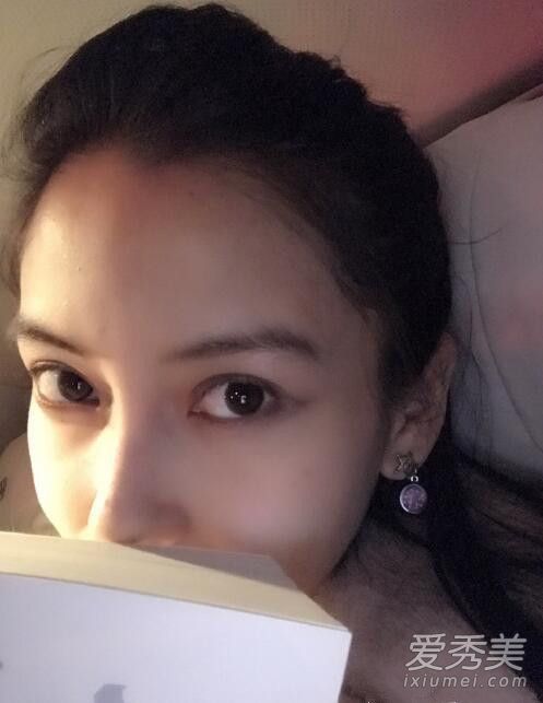 Angelababy晒怀孕后素颜照 皮肤光滑颜值高