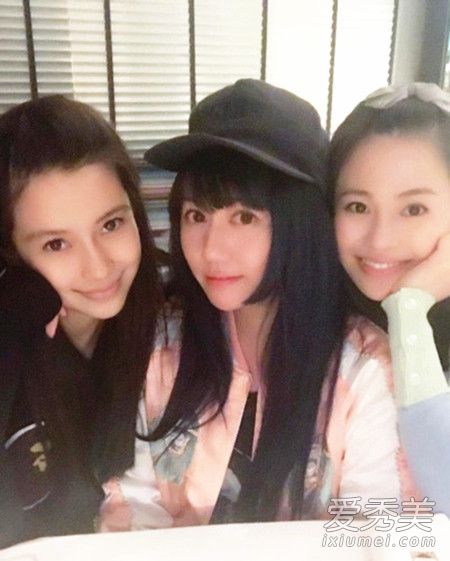 Angelababy产后素颜照曝光 眼大有神气色好
