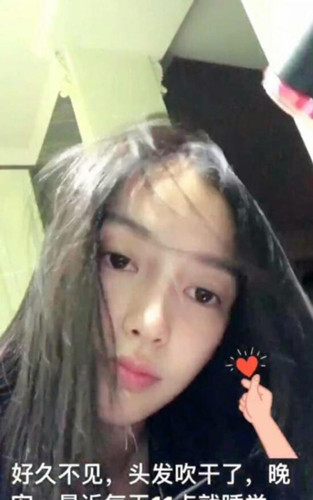 angelababy素颜照片曝光 angelababy素颜吹头发