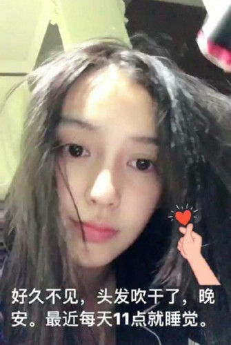 angelababy素颜照片曝光 angelababy素颜吹头发