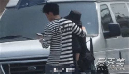 王大陆搂肩女助理是怎么回事 王大陆和女助理在一起了吗