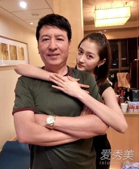 关晓彤与爸爸合影曝光 关晓彤爸爸个人资料简历