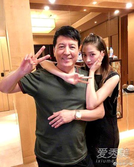 关晓彤与爸爸合影曝光 关晓彤爸爸个人资料简历