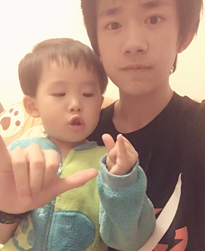 易烊千玺弟大名叫什么 易烊千玺弟几岁了