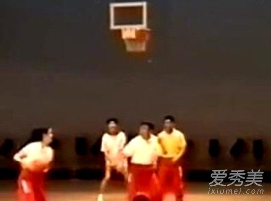 王祖贤李宁打篮球 站桩式递球李宁崩溃