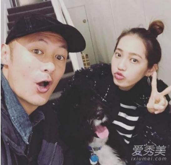 余文乐半裸抱儿子是怎么回事 余文乐半裸抱儿子照片
