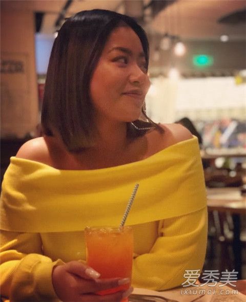 王菊有毒是什么梗 王菊旧照曝光原来是肤白貌美大长腿