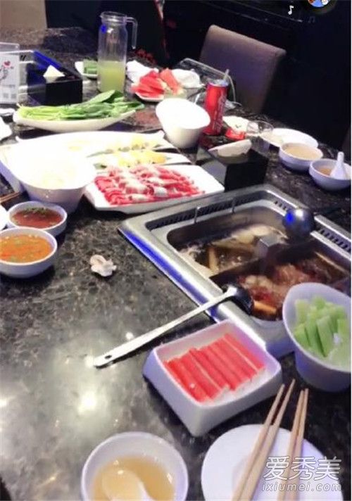 娜扎收工吃火锅怎么回事 娜扎收工后在哪里吃火锅