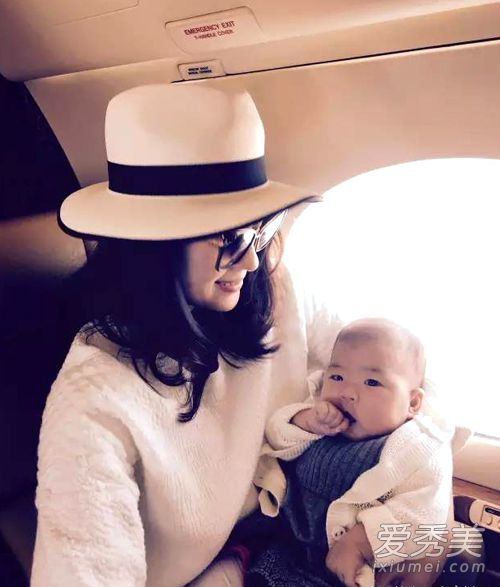 章子怡汪峰女儿成长照曝光 呆萌可爱