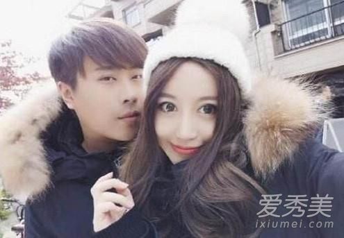 余文乐老婆王棠云是月事妹?月事妹和五五开一起吃鸡开挂?