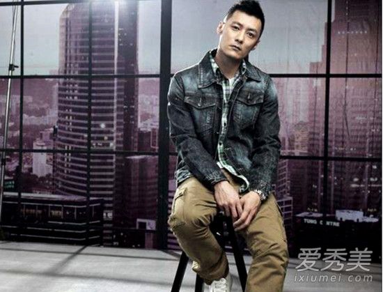 余文乐520晒儿子小手表白：非常想他