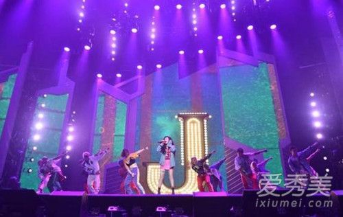 张靓颖被粉丝叫阿姨是怎么回事 张靓颖为什么被叫阿姨