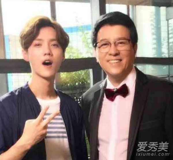 跑男团为王祖蓝庆生鹿晗关晓彤同框 高调秀恩爱！