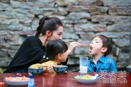《爸爸去哪儿》为什么请李沁而不是金晨，邓伦移情别恋了