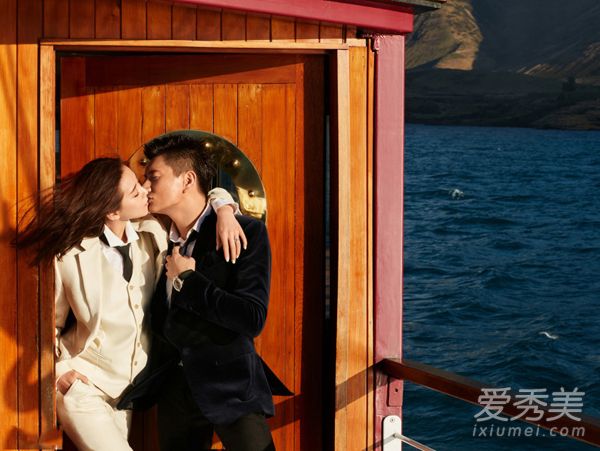 吴奇隆刘诗诗再曝婚纱照 深情拥吻甜蜜