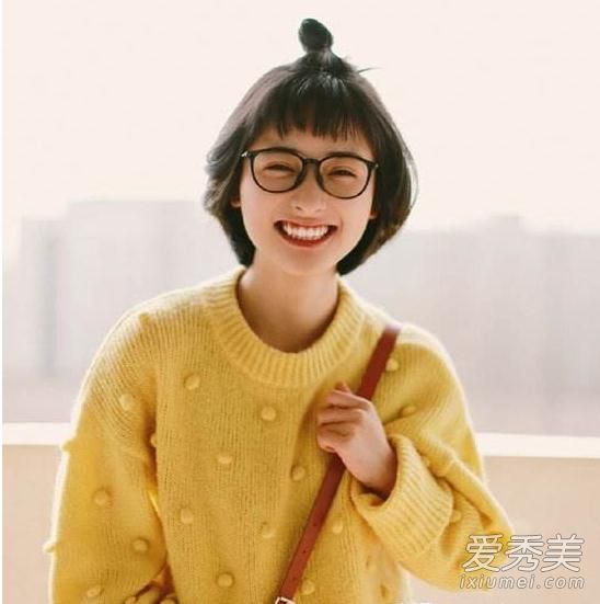 沈月梁靖康亲昵照是怎么回事 沈月梁靖康是什么关系