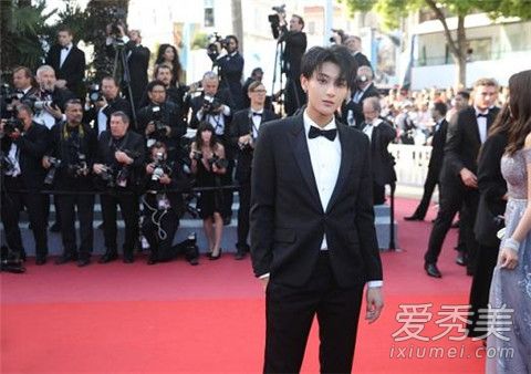 黄子韬亮相戛纳怎么回事 黄子韬兔耳再现