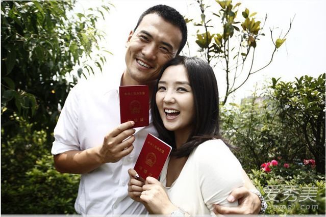 何洁和儿子七宝玩闹是怎么回事 何洁为什么离婚赫子铭