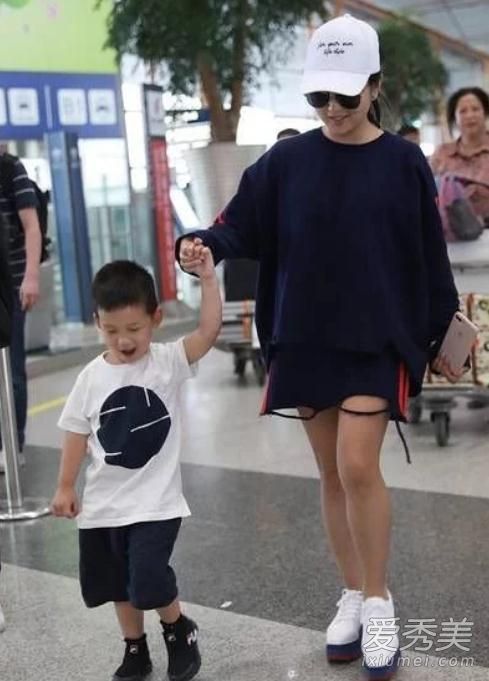 何洁和儿子七宝玩闹是怎么回事 何洁为什么离婚赫子铭