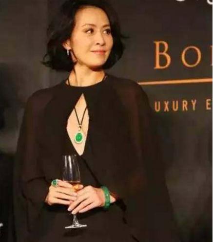 刘嘉玲买百年皇冠是怎么回事 刘嘉玲百年皇冠多少钱