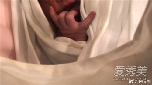 余文乐儿子名字叫什么 余文乐儿子名字Cody Yue是什么意思