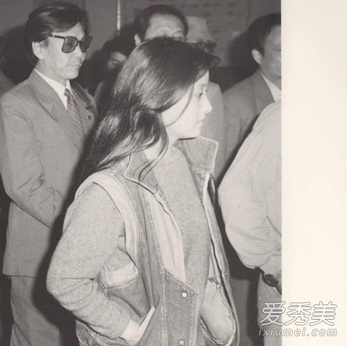 邓婕晒旧照是怎么回事 邓婕和张国立有孩子吗