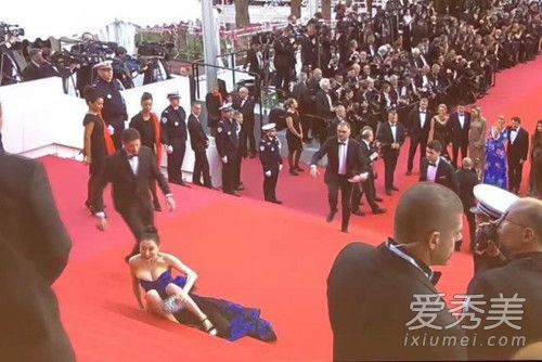 女星戛纳红毯摔倒是怎么回事 戛纳红毯摔倒女星是谁