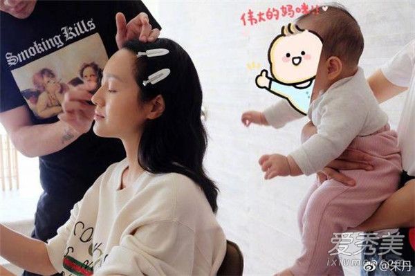 朱丹带女儿逛公园怎么回事 朱丹女儿几个月了