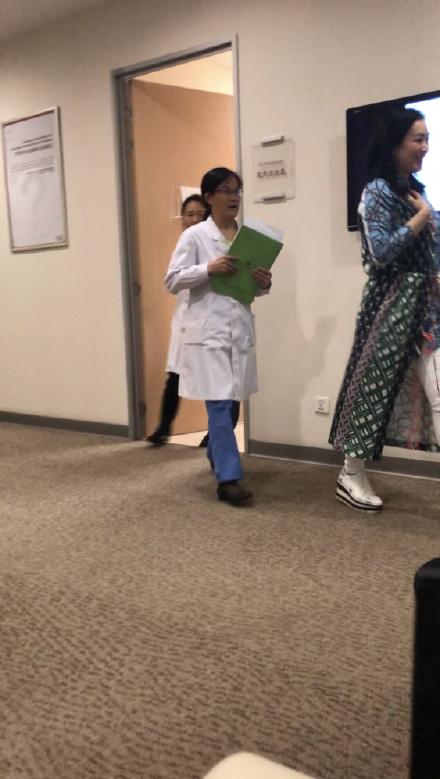 48岁钟丽缇再怀孕是怎么回事 钟丽缇生了几个孩子老公是谁
